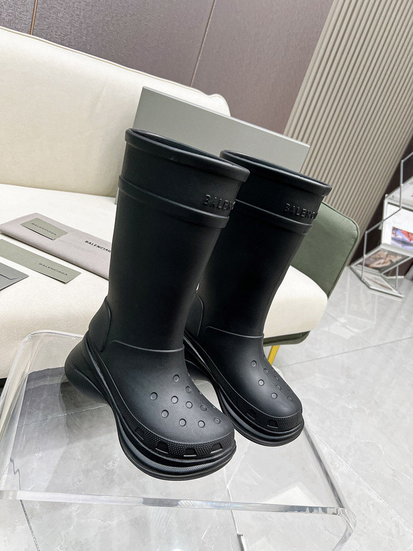 ba*len*cia*ga x Cr*0*s boot black