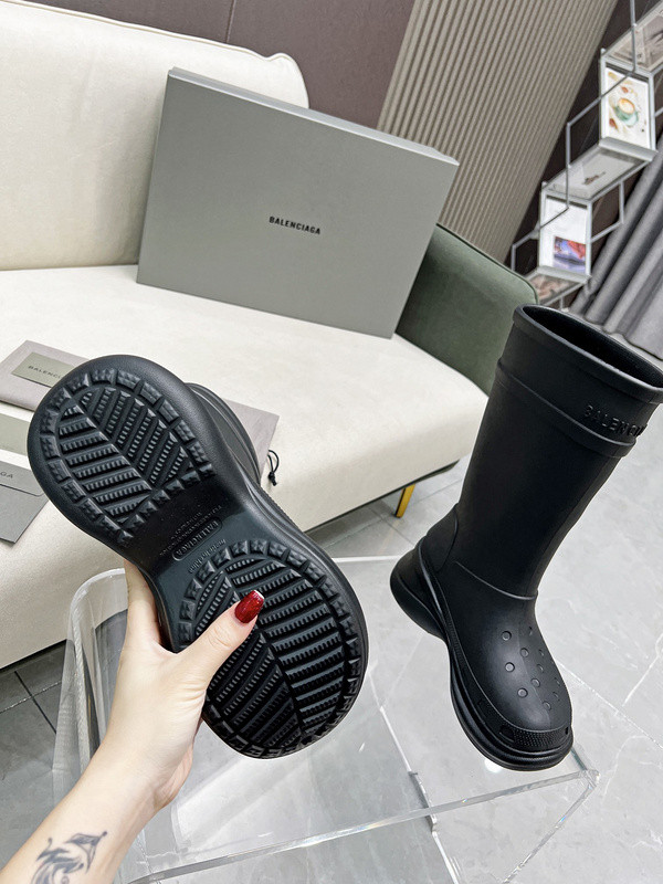 ba*len*cia*ga x Cr*0*s boot black