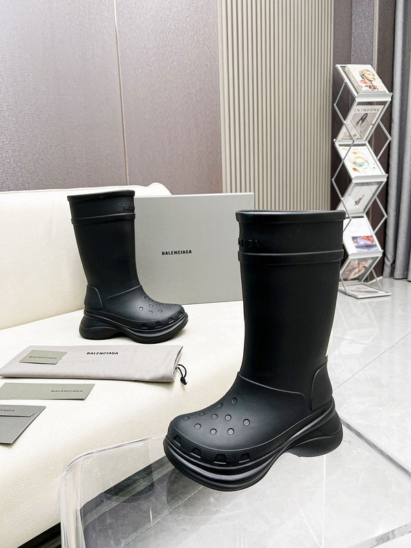 ba*len*cia*ga x Cr*0*s boot black