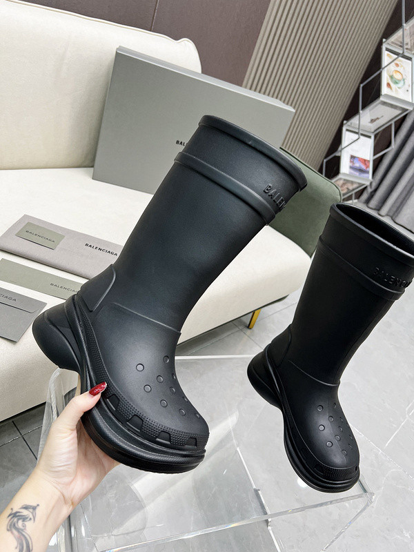 ba*len*cia*ga x Cr*0*s boot black
