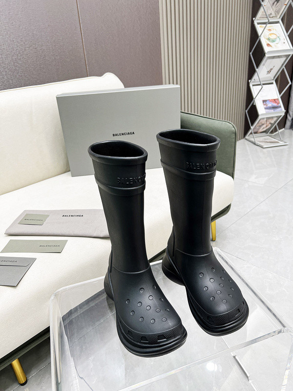 ba*len*cia*ga x Cr*0*s boot black