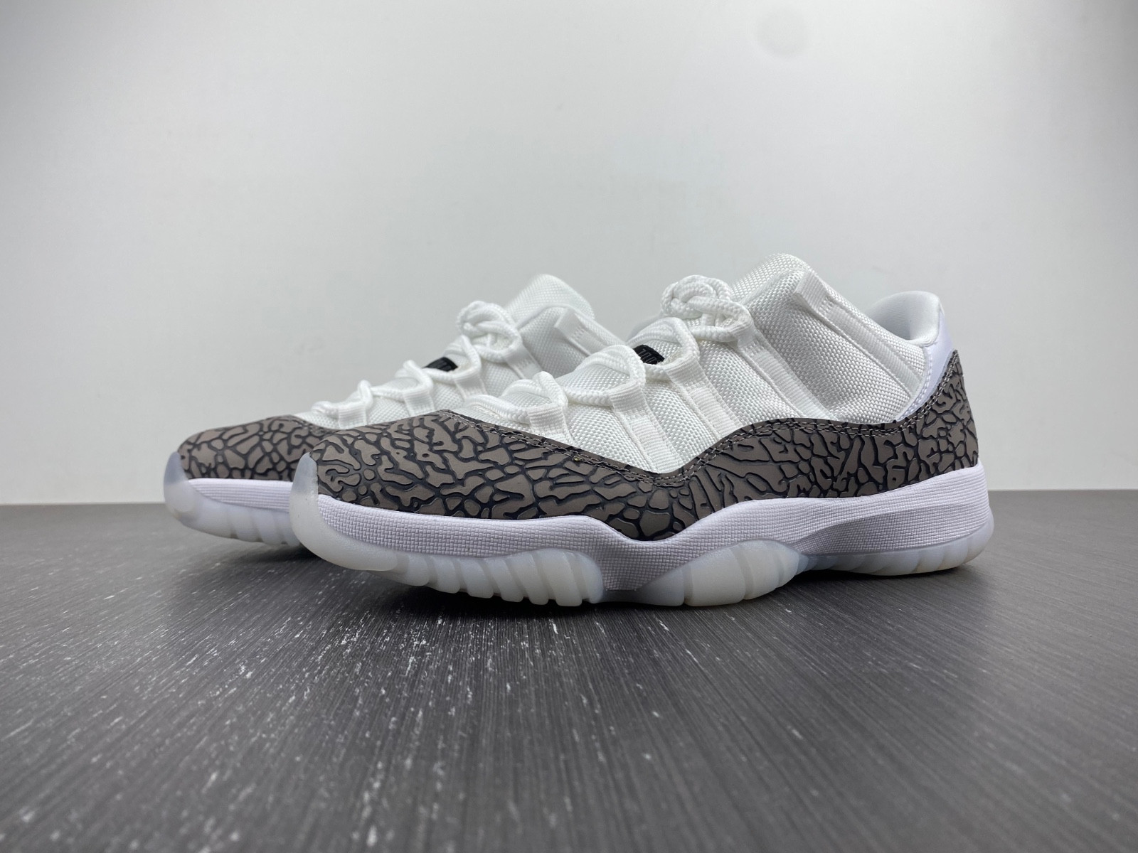Air Jordan 11 Low Cement Grey AV2187-140