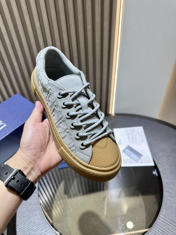 DR B33 SNEAKER