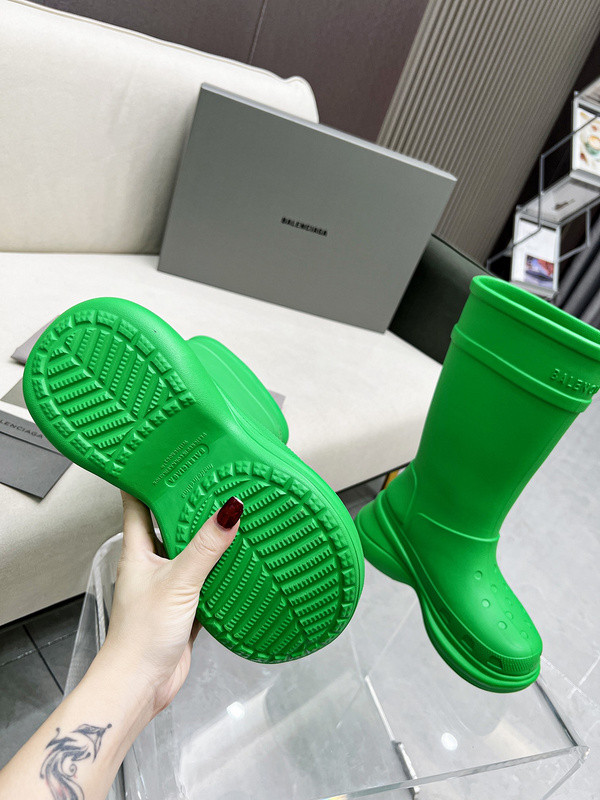 ba*len*cia*ga x Cr*0*s boot green