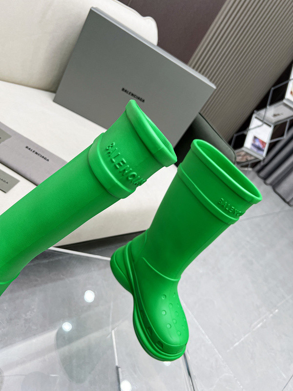 ba*len*cia*ga x Cr*0*s boot green