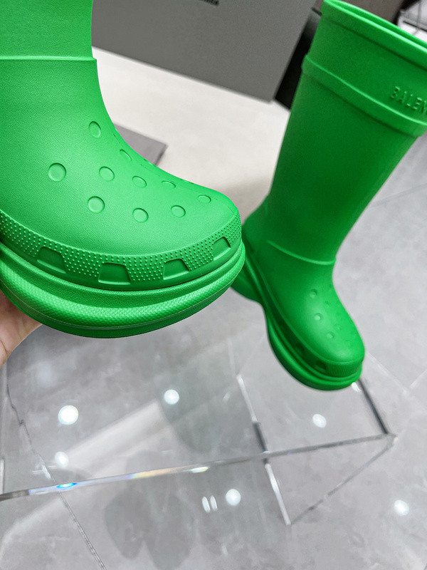 ba*len*cia*ga x Cr*0*s boot green