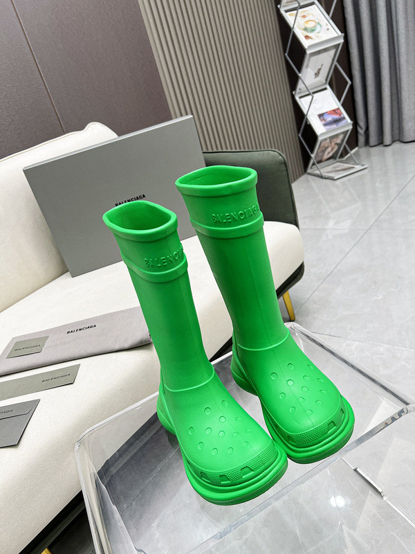 ba*len*cia*ga x Cr*0*s boot green