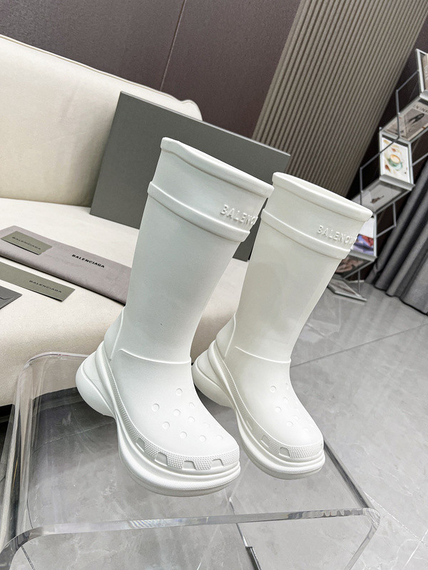 ba*len*cia*ga x Cr*0*s boot white
