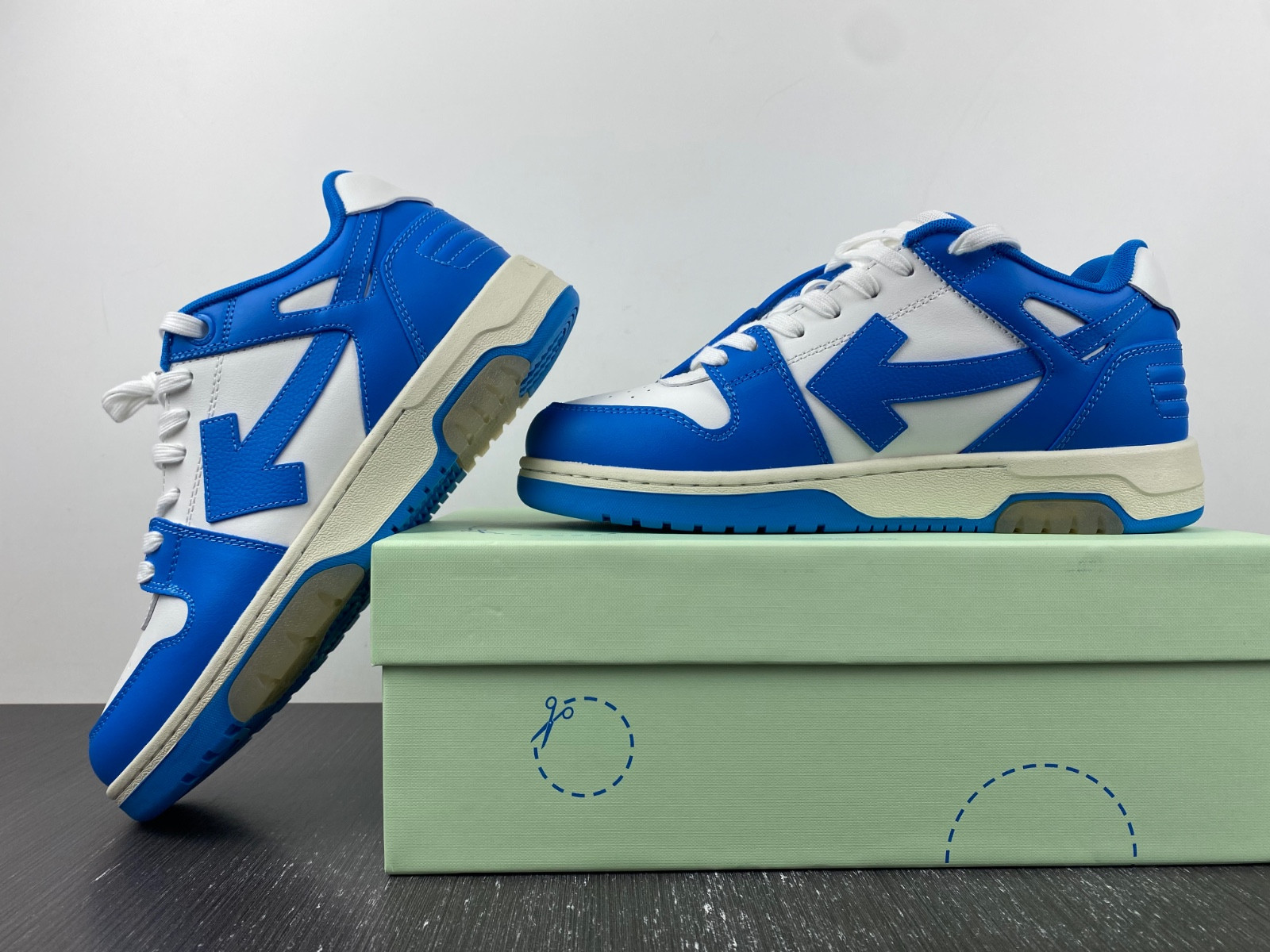 Off-White c/o Virgil Abloh