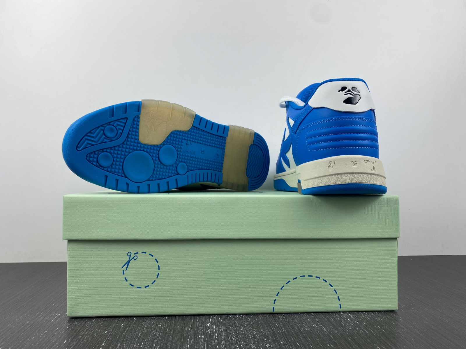 Off-White c/o Virgil Abloh