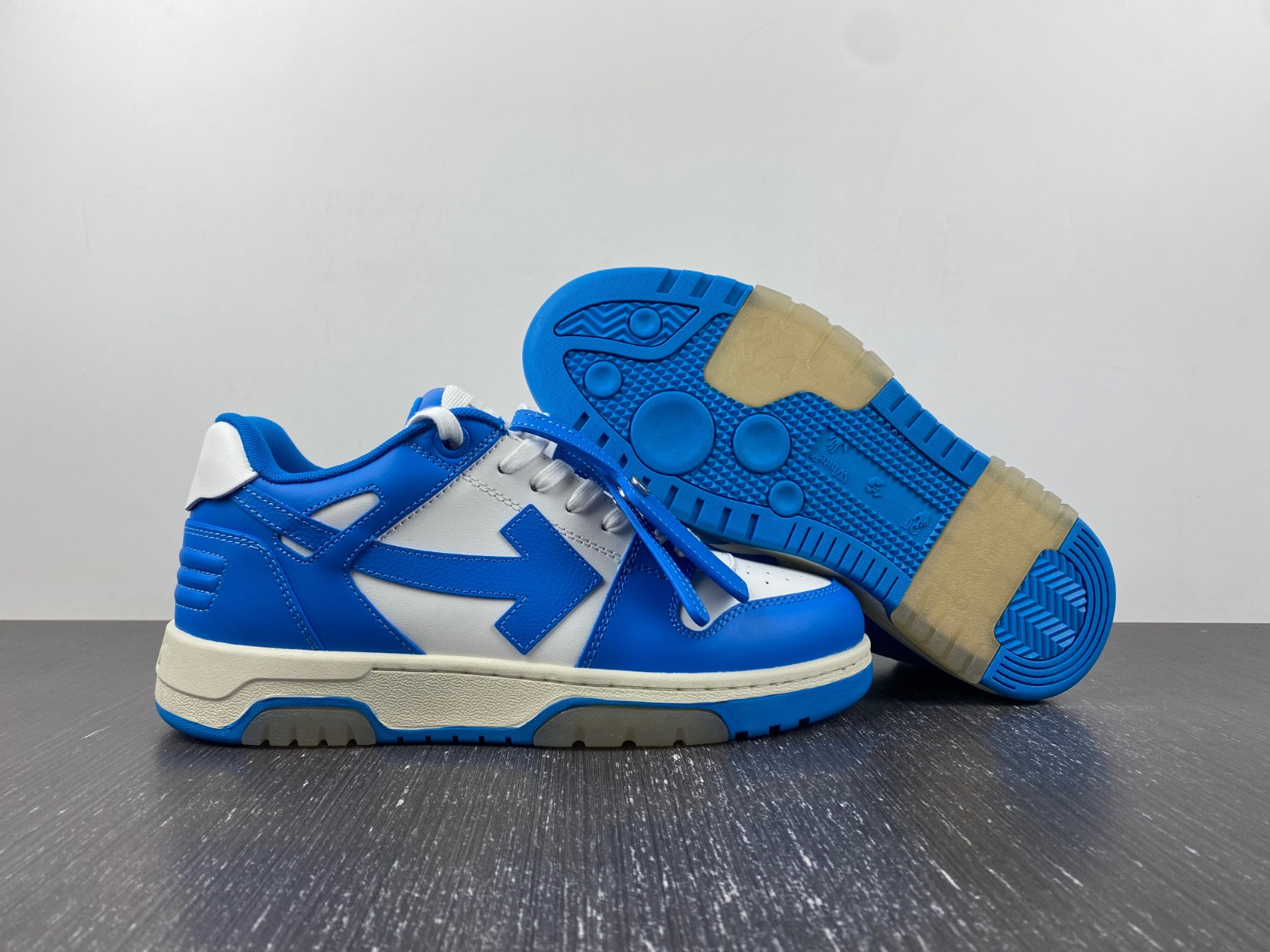 Off-White c/o Virgil Abloh