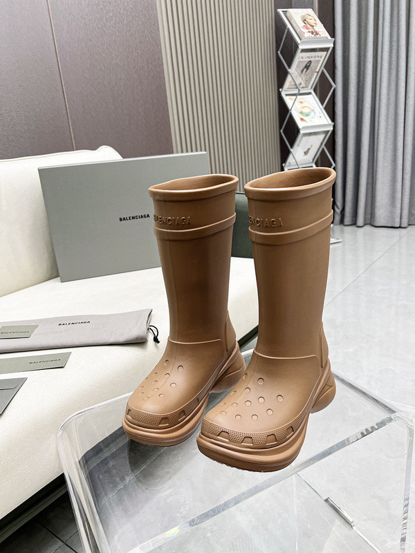ba*len*cia*ga x Cr*0*s boot brown
