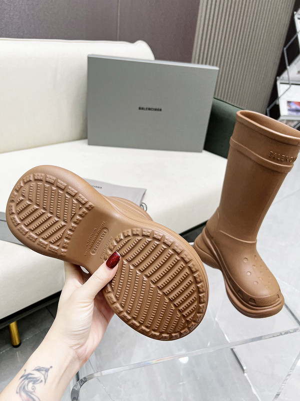 ba*len*cia*ga x Cr*0*s boot brown