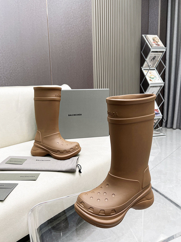 ba*len*cia*ga x Cr*0*s boot brown
