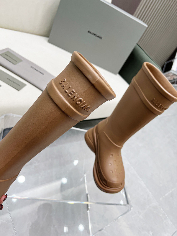 ba*len*cia*ga x Cr*0*s boot brown