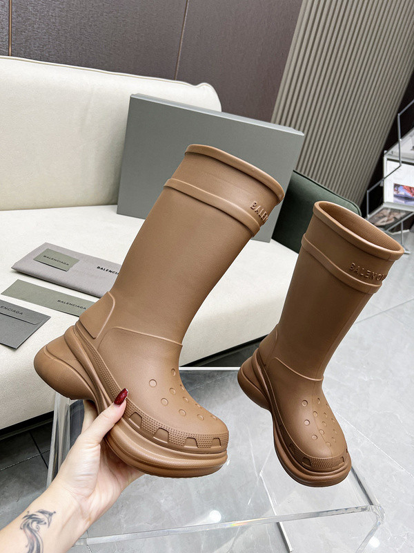 ba*len*cia*ga x Cr*0*s boot brown