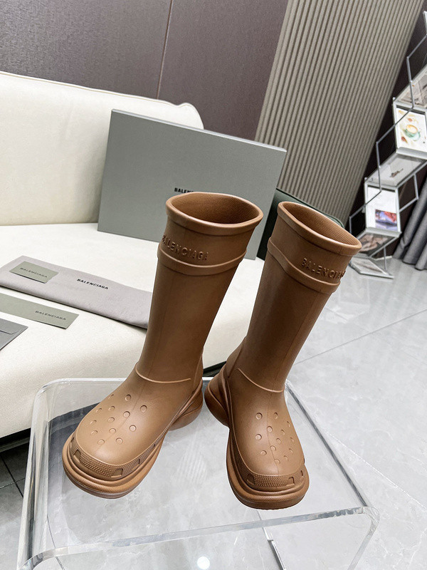 ba*len*cia*ga x Cr*0*s boot brown
